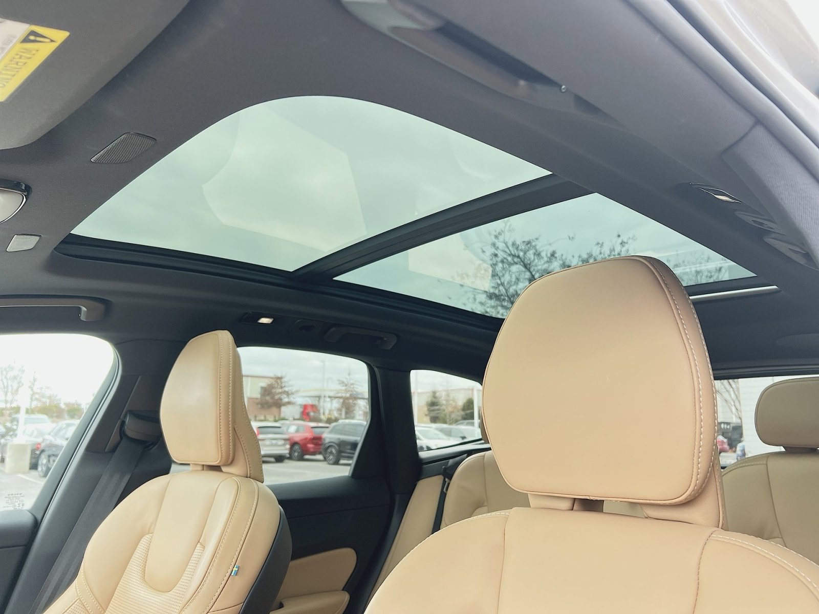 Certified 2023 Volvo XC60 B5 Ultimate image 24