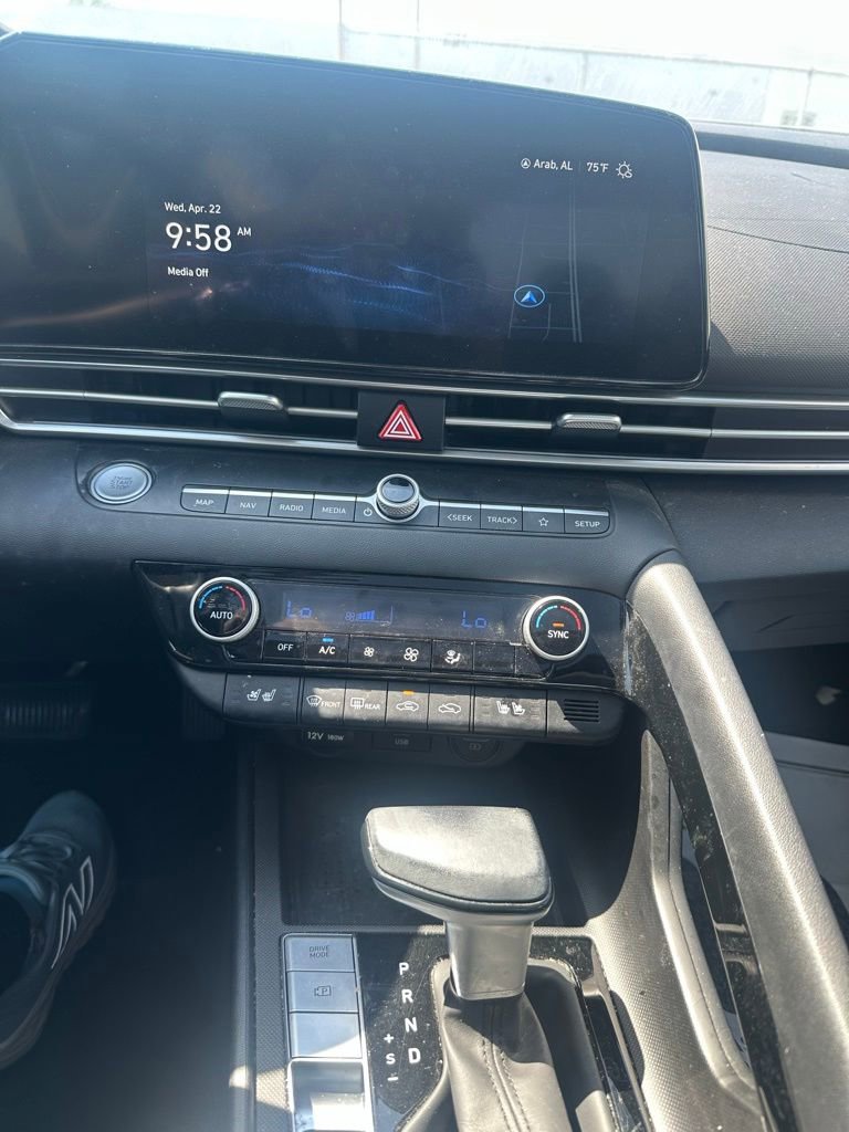 Used 2023 Hyundai Elantra Limited FWD image 7