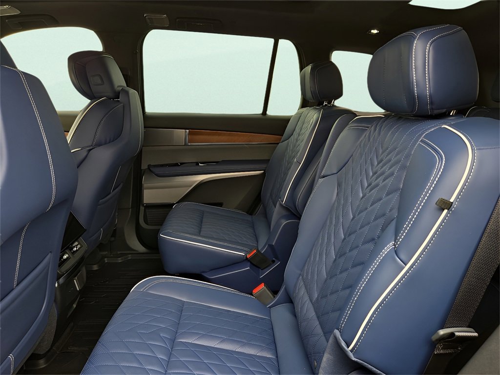 New 2026 Cadillac Vistiq Premium Luxury w/ LPO, Floor Liner Package image 16