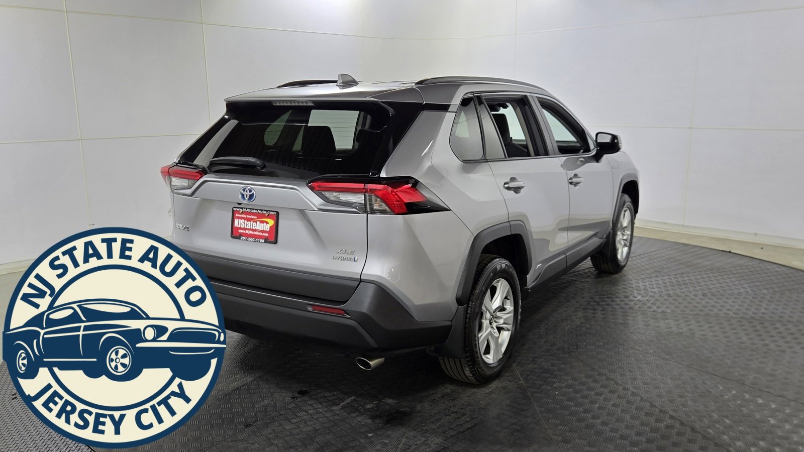 Used 2020 Toyota RAV4 XLE image 7