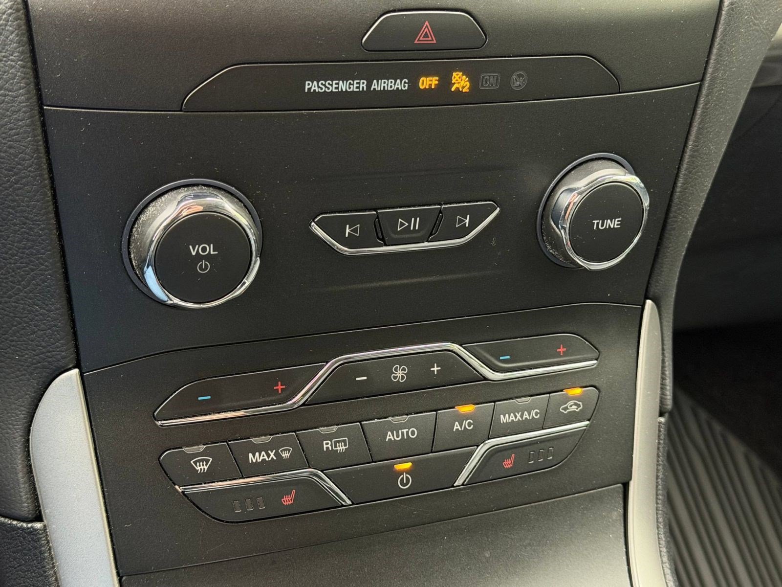 Used 2020 Ford Edge SEL w/ Convenience Package FWD image 19