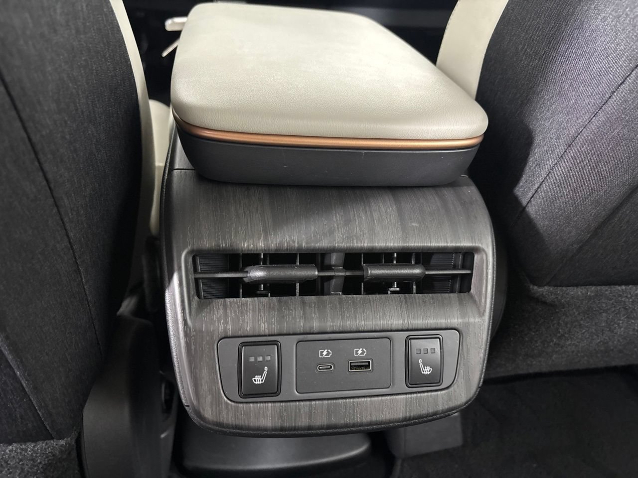 Used 2023 Nissan Ariya FWD image 20
