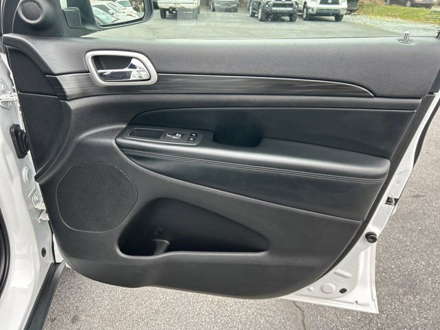 Used 2020 Jeep Grand Cherokee Laredo image 21