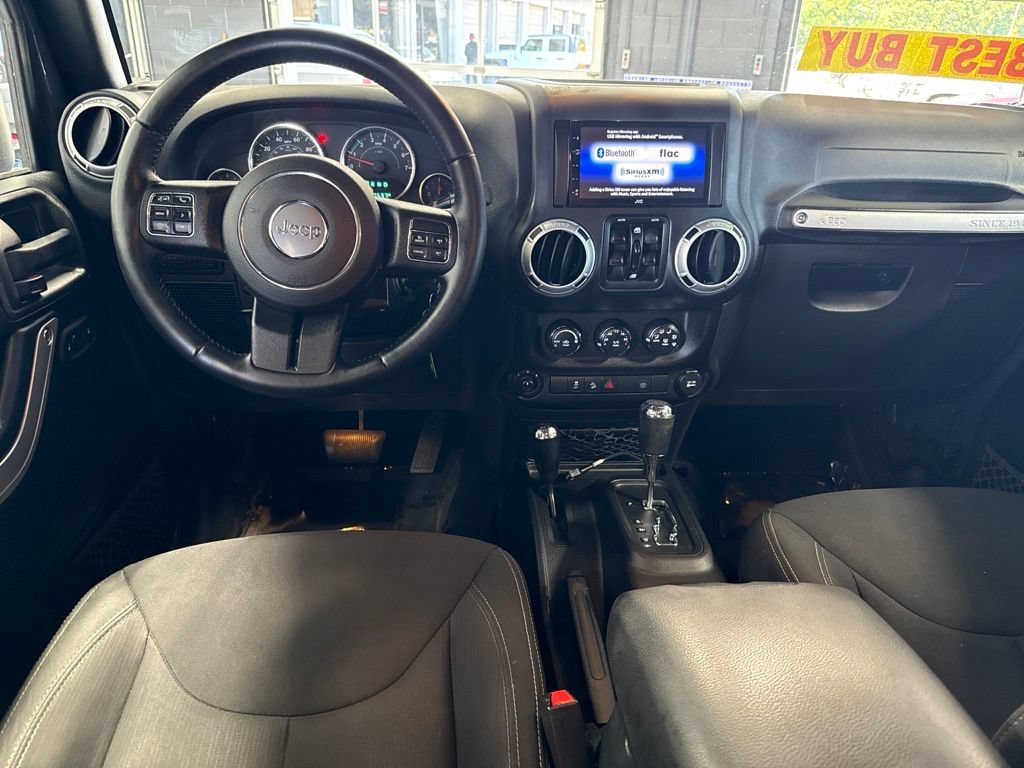 Used 2016 Jeep Wrangler Unlimited Rubicon w/ Connectivity Group AWD/4WD image 11