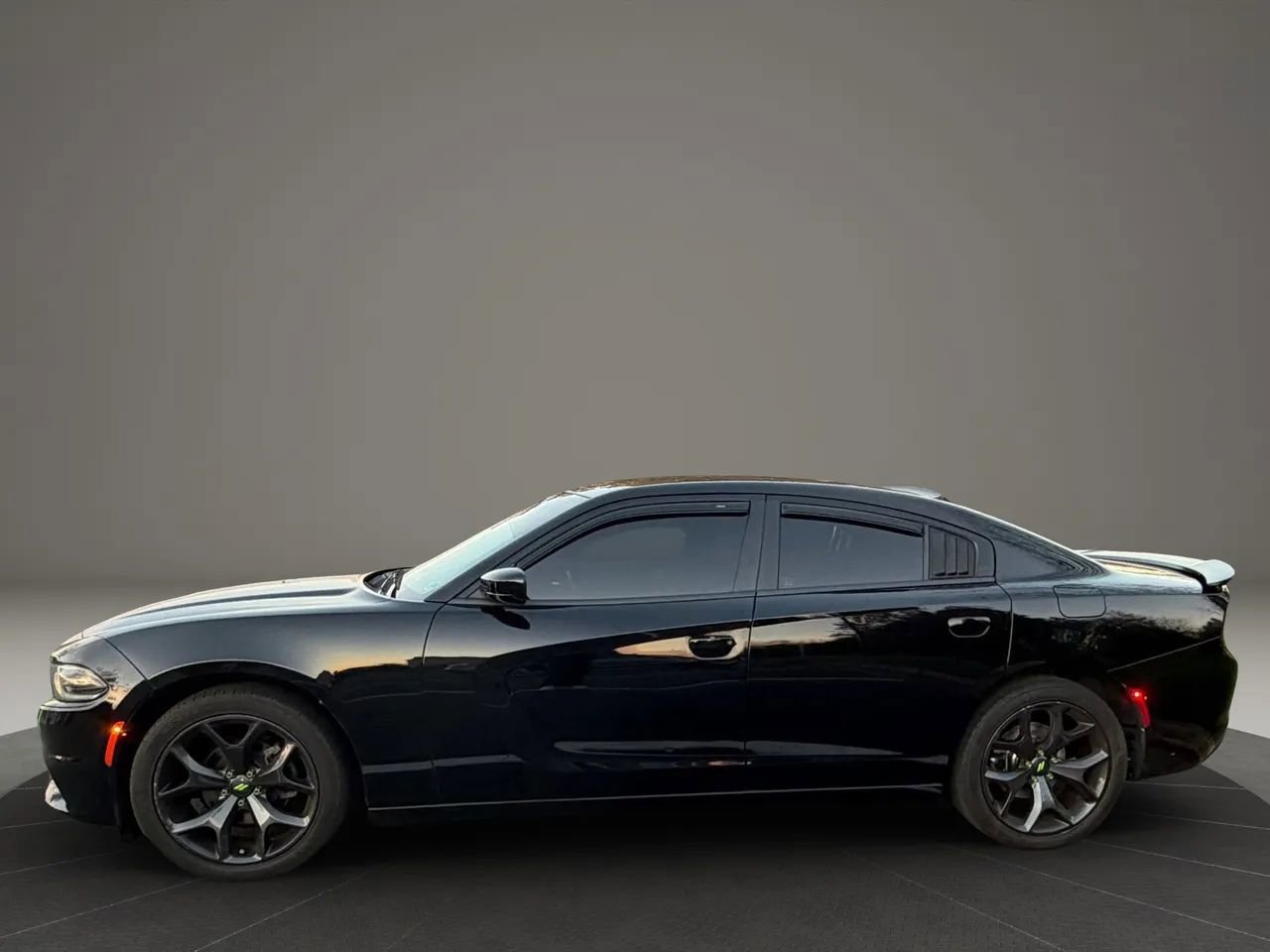 Used 2020 Dodge Charger SXT image 4