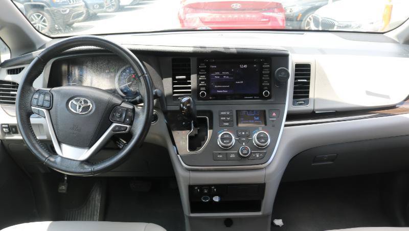 Used 2020 Toyota Sienna XLE AWD/4WD image 21