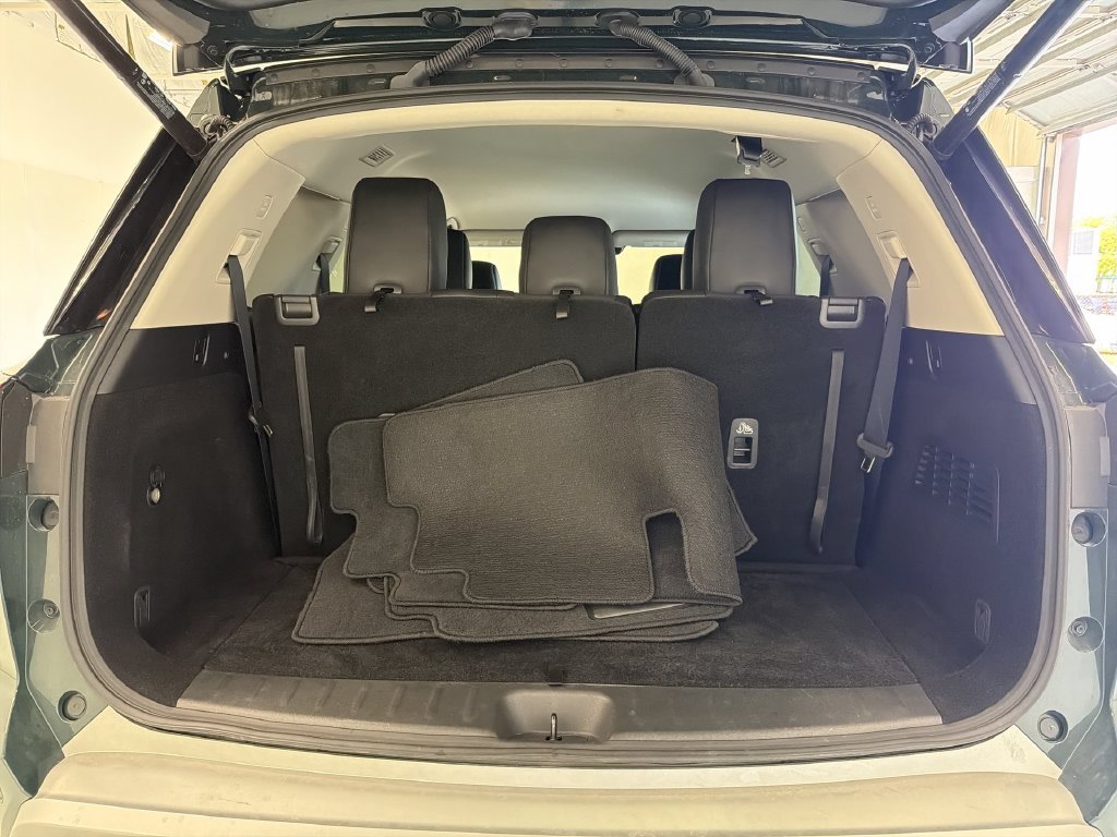 Certified 2025 Nissan Pathfinder SL FWD image 16