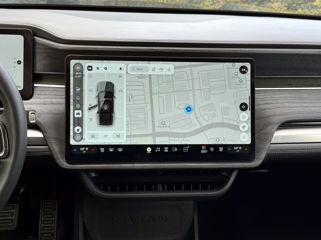 Used 2025 Rivian R1S Adventure Dual AWD/4WD image 33