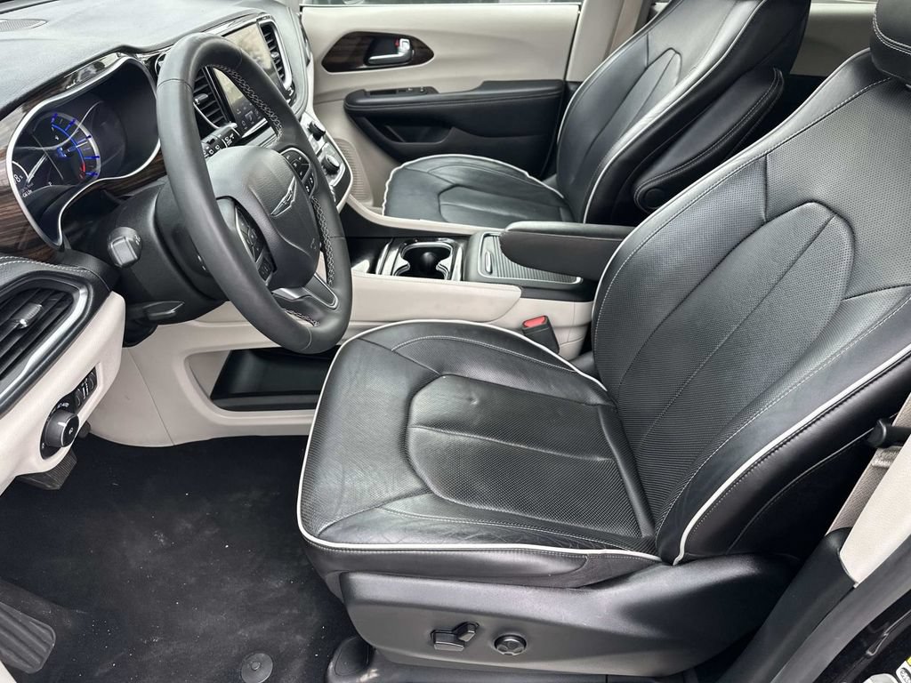 Used 2023 Chrysler Pacifica Limited FWD image 21