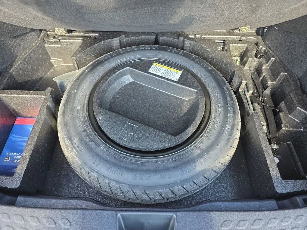 Used 2020 Toyota C-HR LE FWD image 45