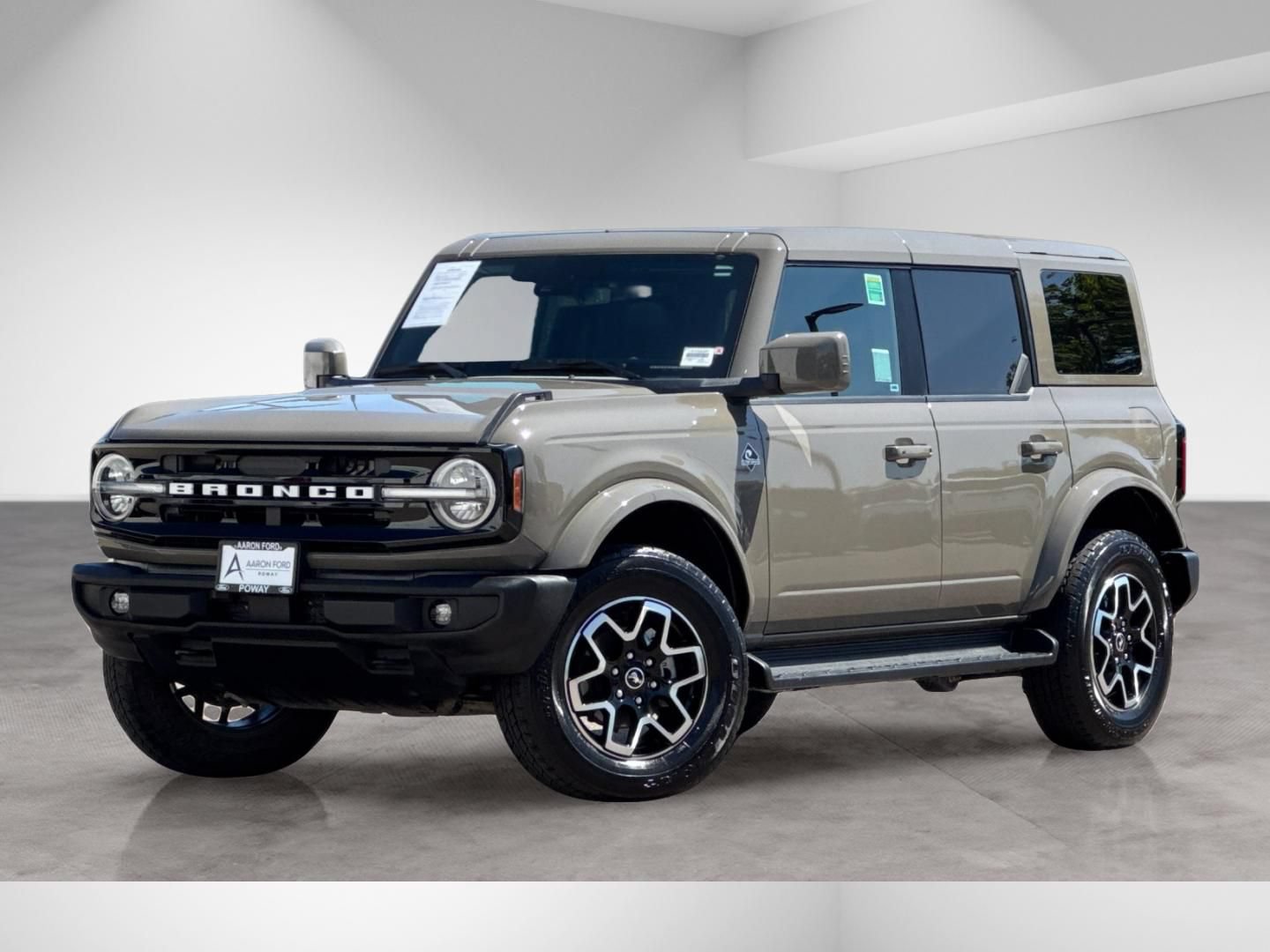 Used 2025 Ford Bronco Outer Banks AWD/4WD image 2