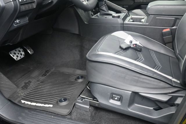 Used 2025 Toyota Tacoma TRD Sport RWD image 12