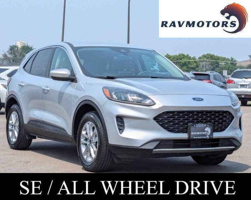 Used 2020 Ford Escape SE image 1