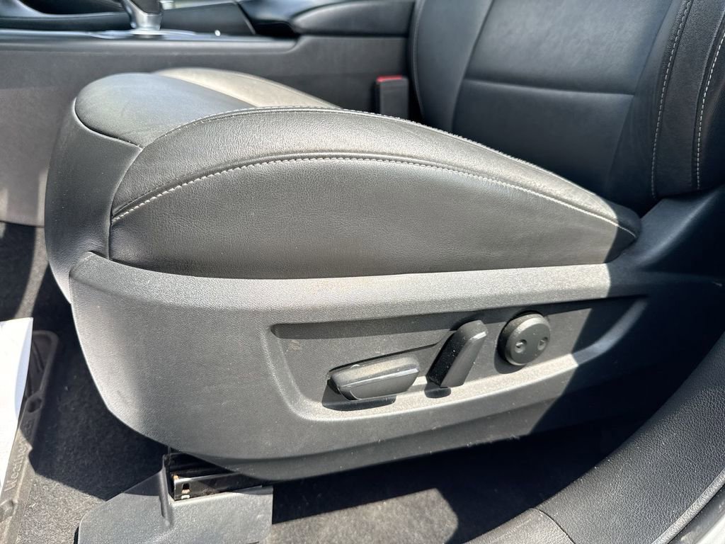 Used 2019 INFINITI QX50 Luxe w/ Navigation Package FWD image 12