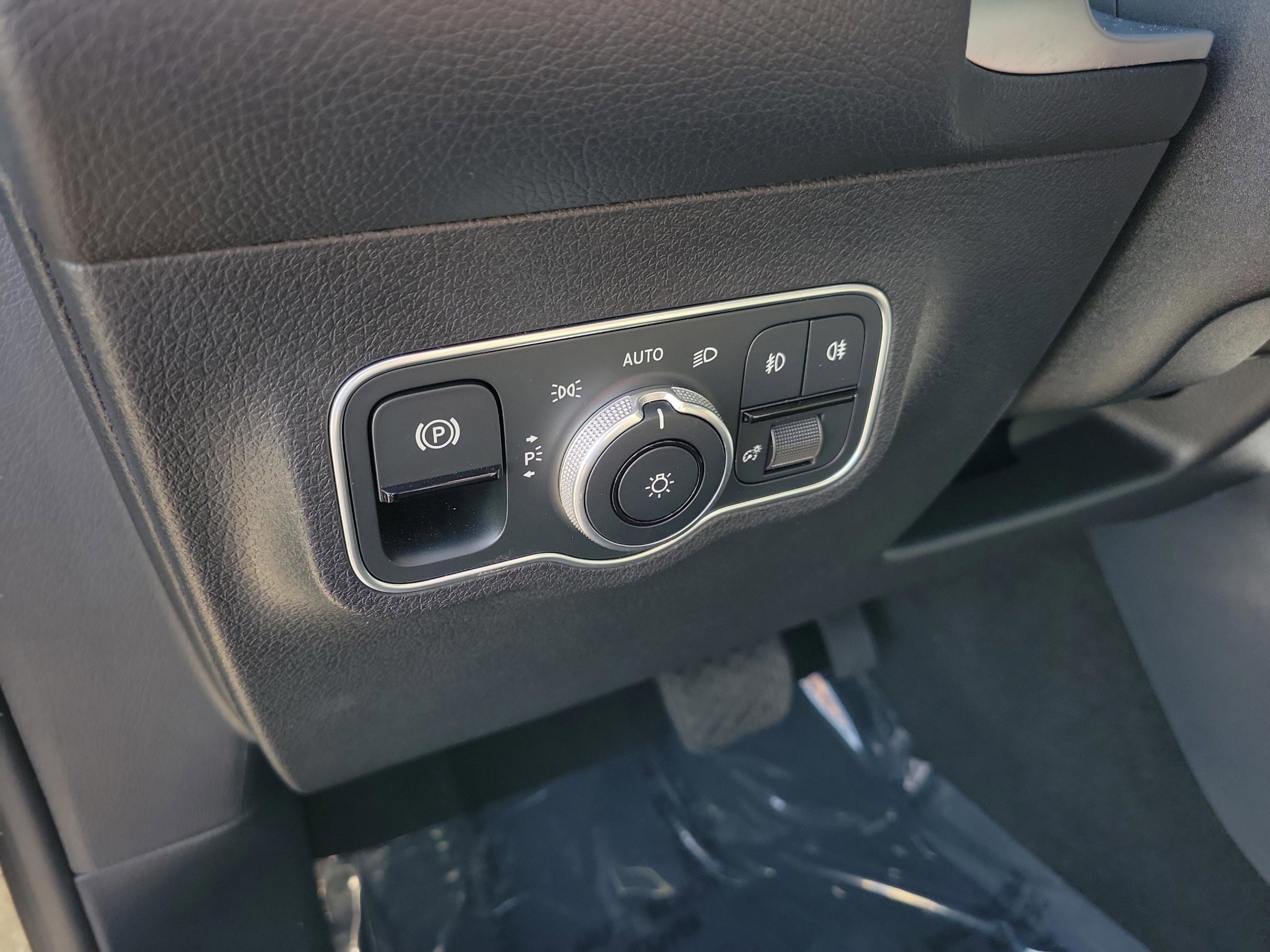 Certified 2025 Mercedes-Benz GLB 250 image 17