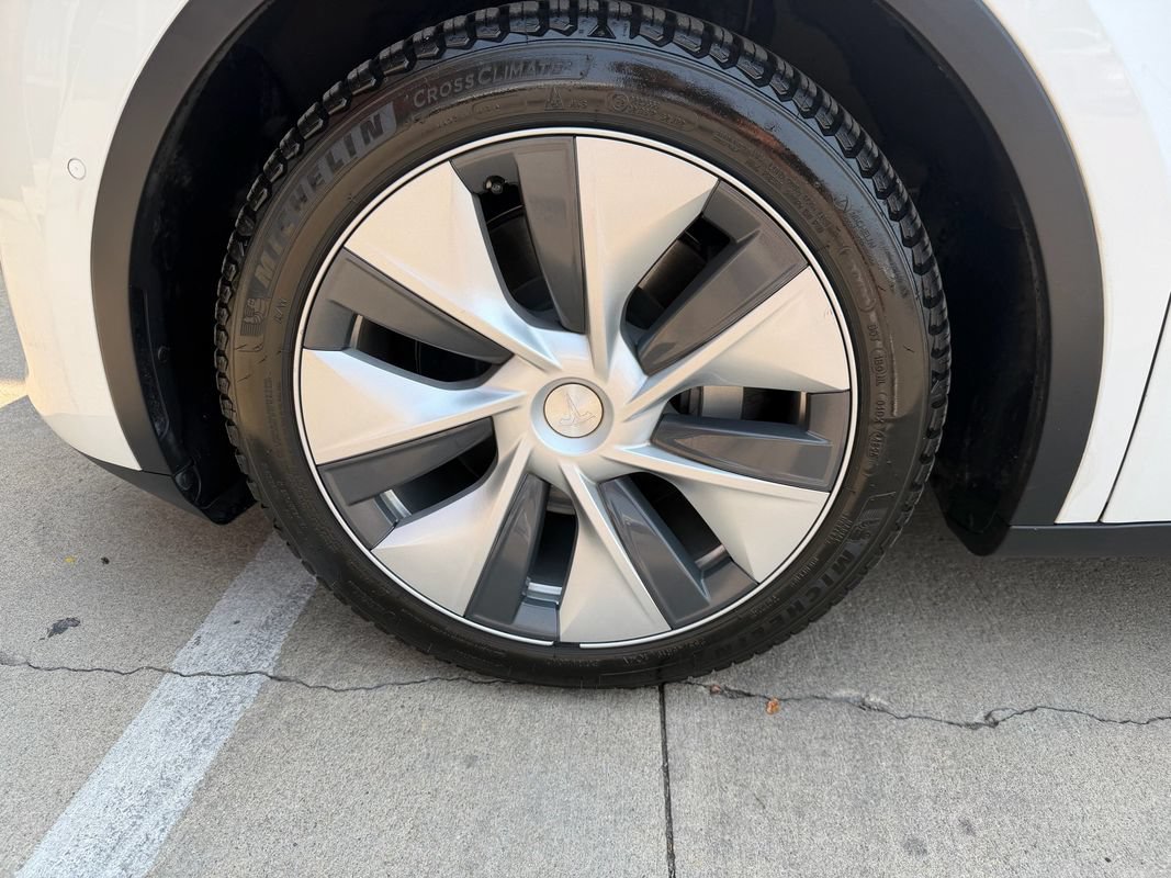 Used 2022 Tesla Model Y Long Range AWD/4WD image 46