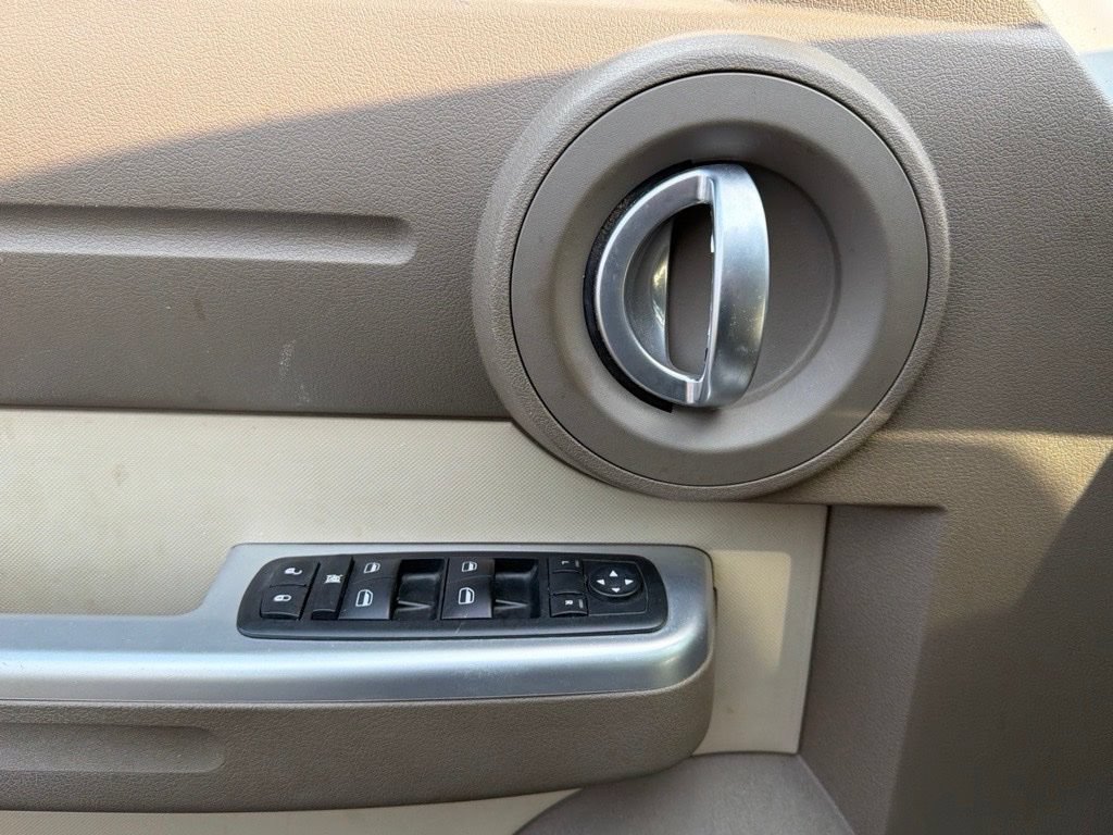 Used 2010 Dodge Nitro Shock w/ Chrome Accents Group AWD/4WD image 12