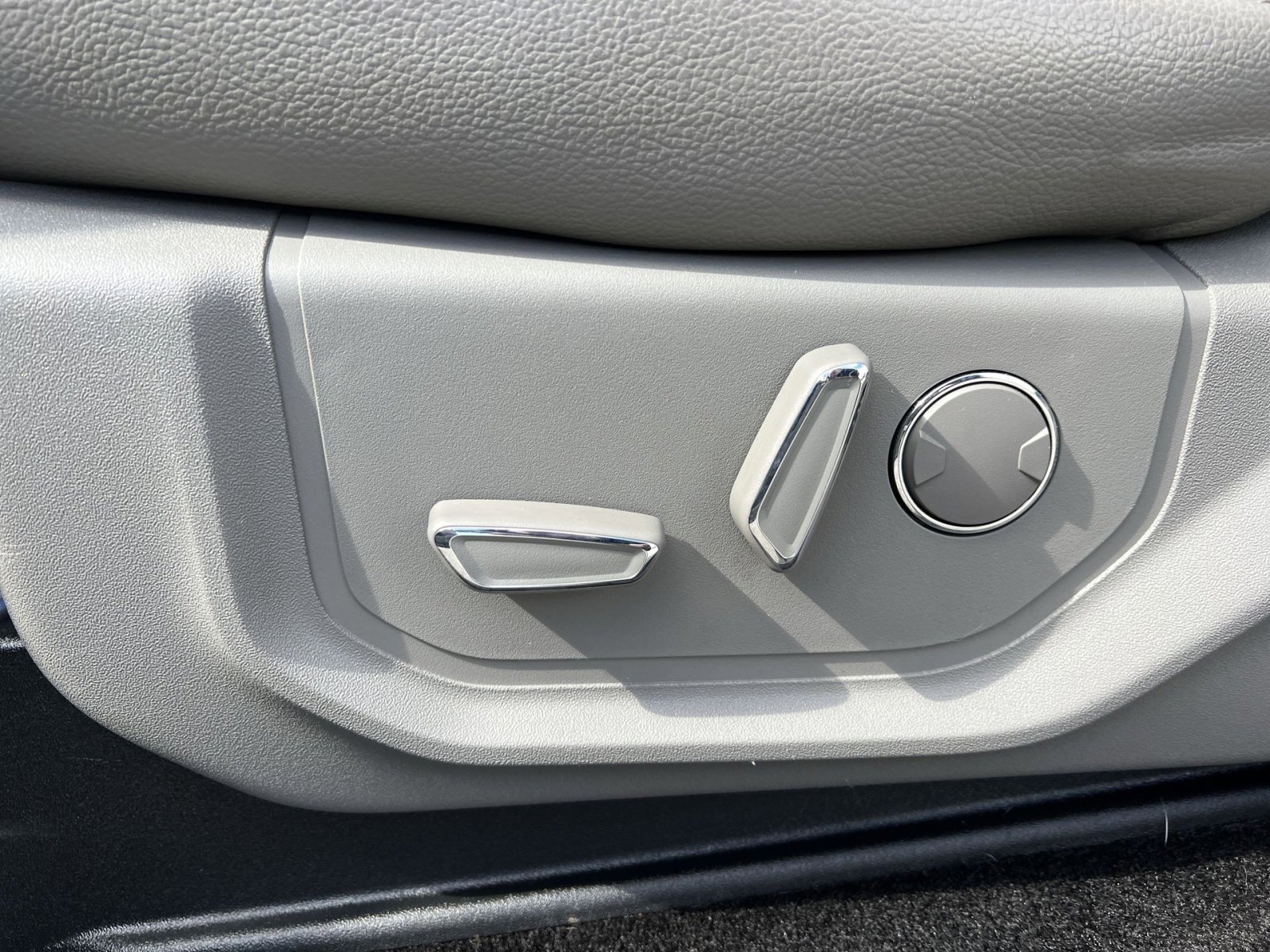 Used 2018 Ford F150 Lariat image 14