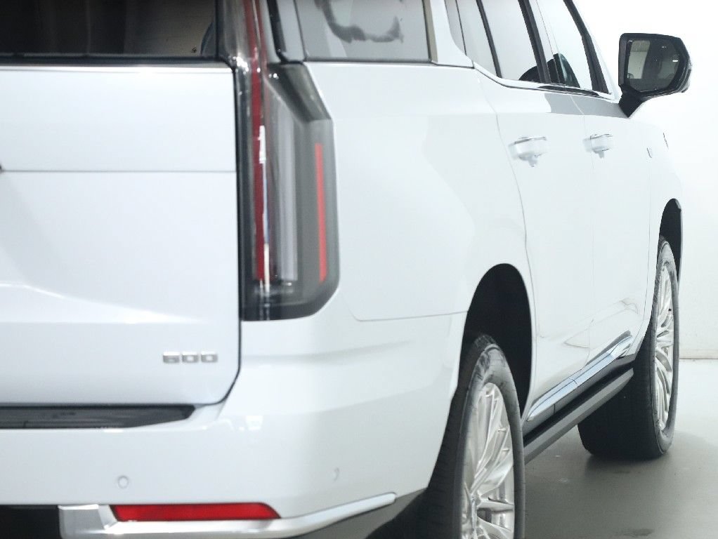 Used 2026 Cadillac Escalade Luxury w/ LPO, Floor Liner Package AWD/4WD image 51