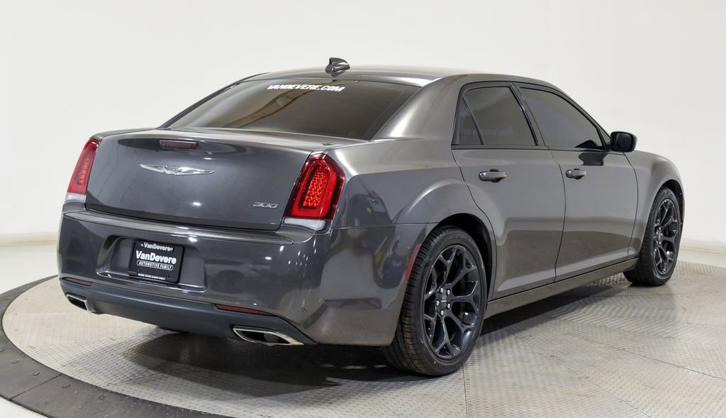 Used 2019 Chrysler 300 Touring w/ Sport Appearance Package RWD image 14