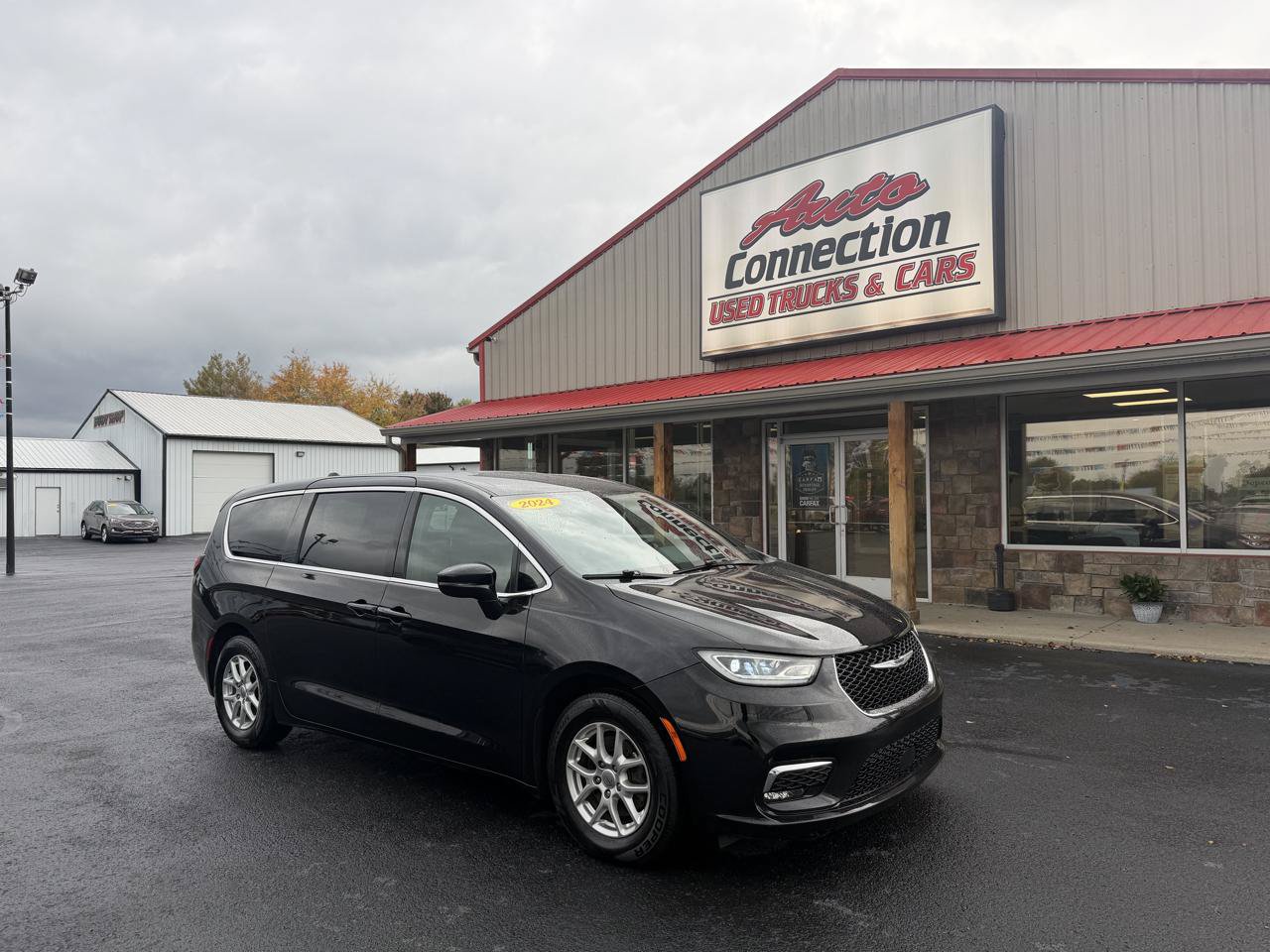 Used 2024 Chrysler Pacifica Touring