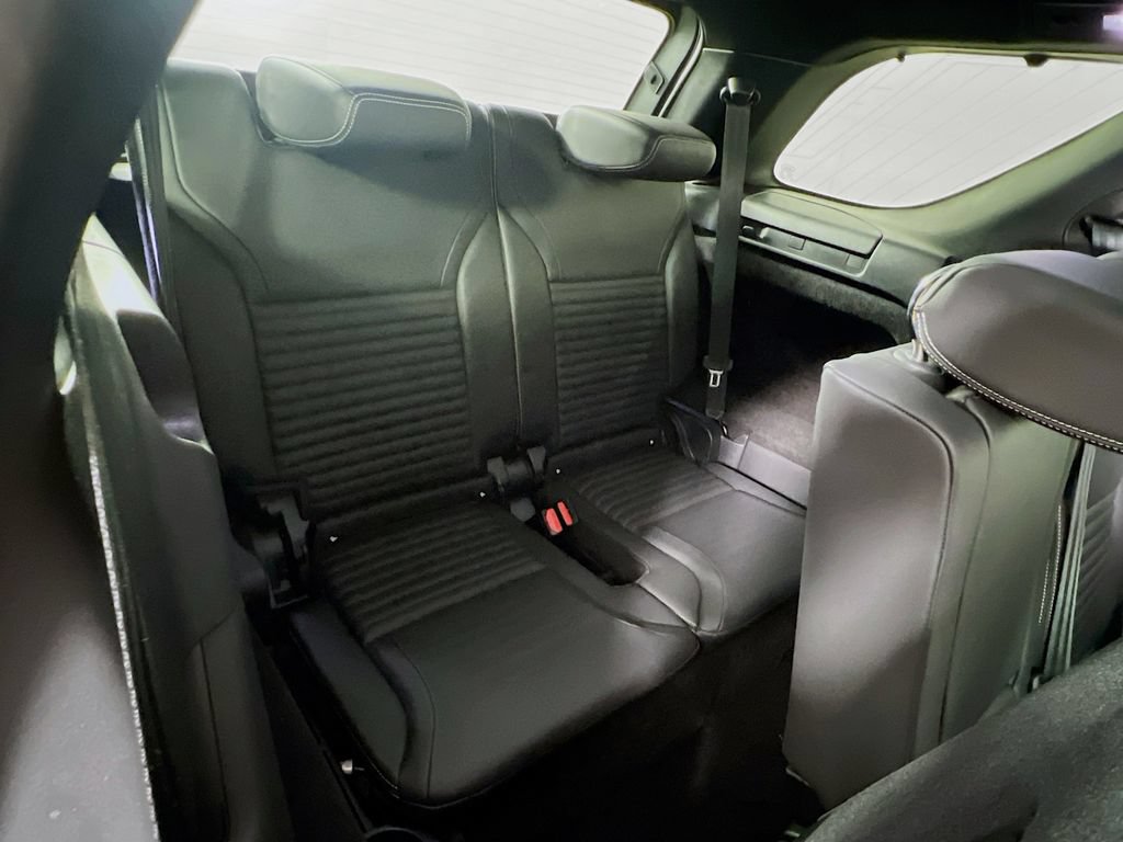 Certified 2025 Land Rover Discovery S AWD/4WD image 29