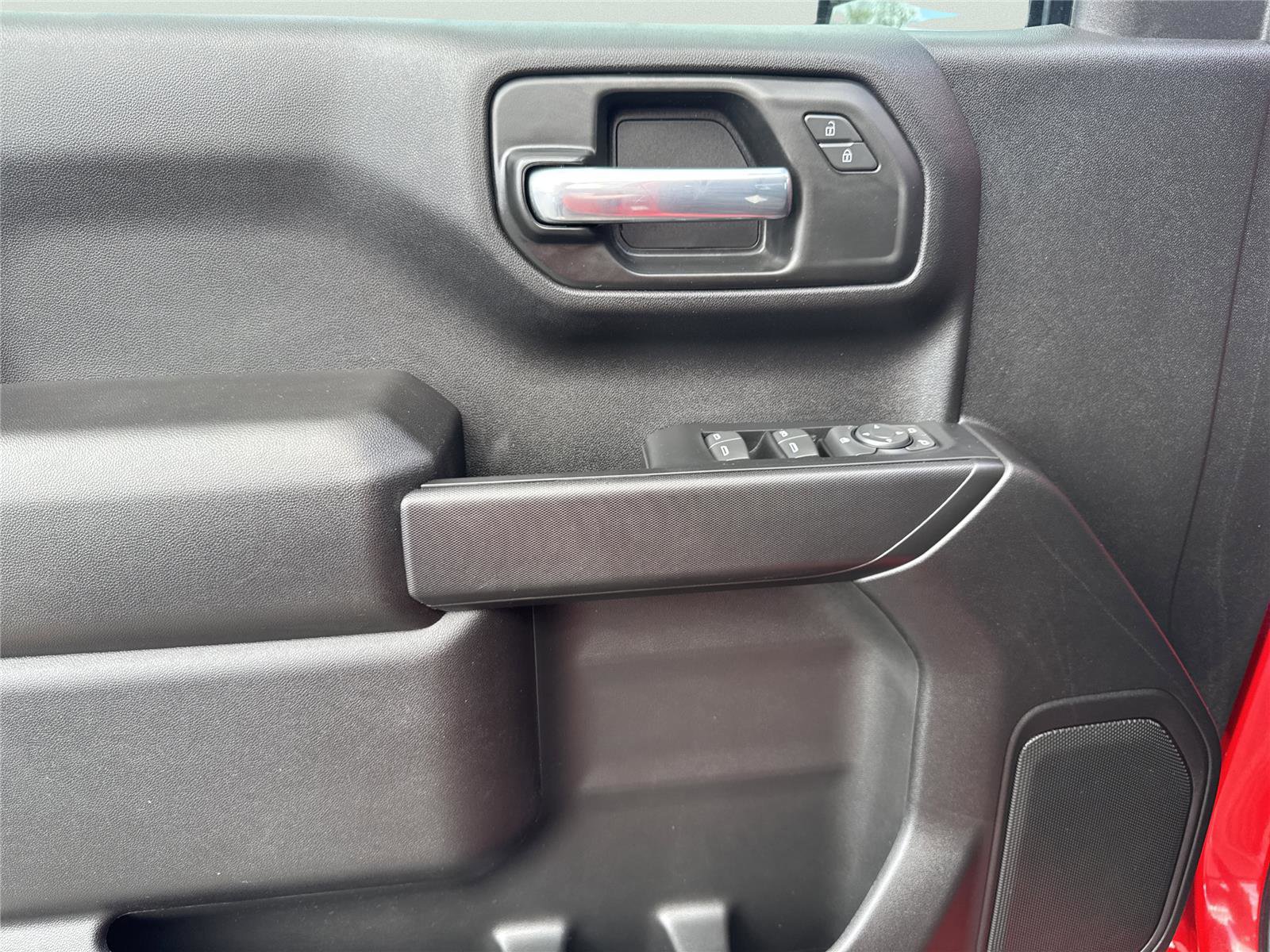 Used 2025 Chevrolet Silverado 1500 Custom image 17