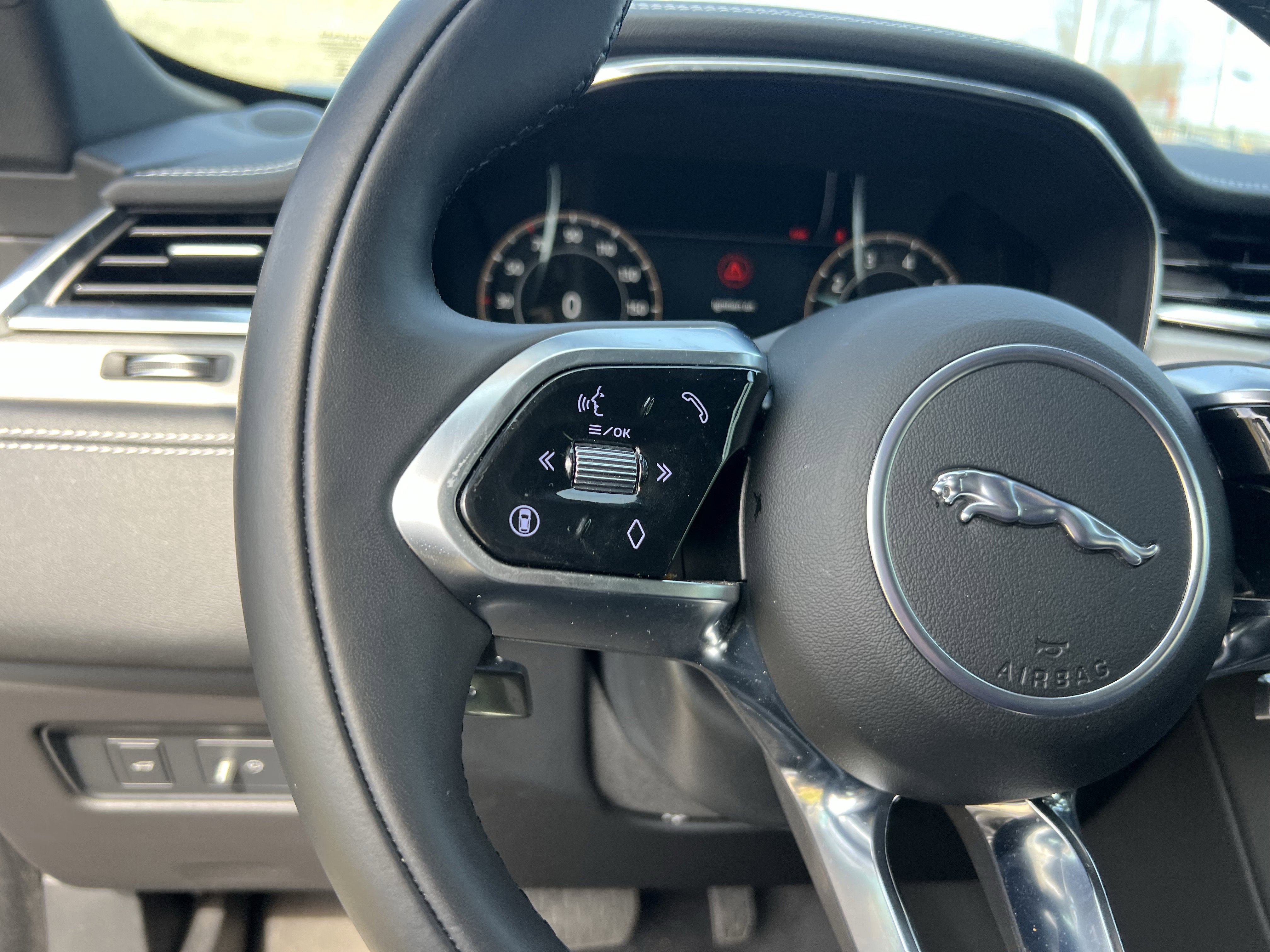 Certified 2025 Jaguar F-PACE R-Dynamic S image 19