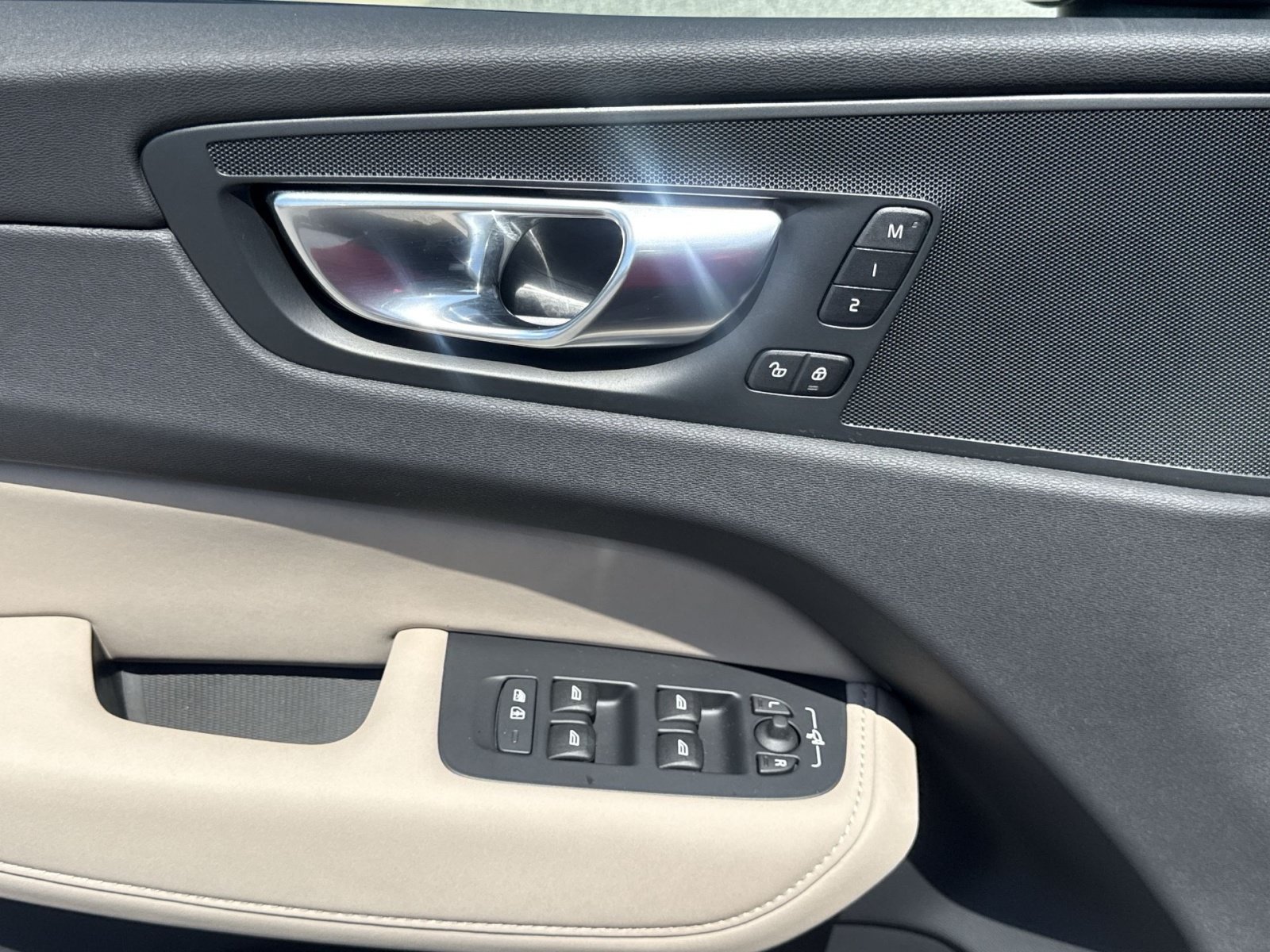 New 2026 Volvo XC60 B5 Plus w/ Protection Package Premier AWD/4WD image 23