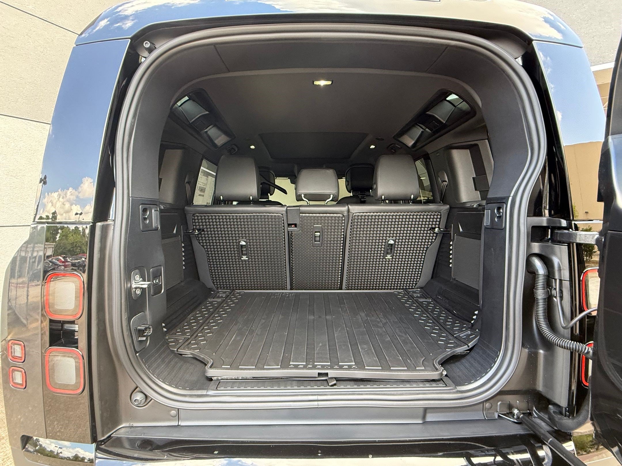 New 2026 Land Rover Defender 110 S AWD/4WD image 32