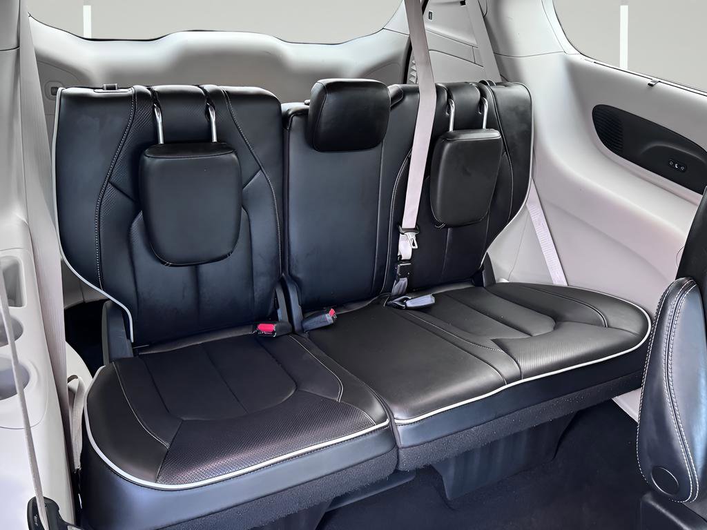 Used 2022 Chrysler Pacifica Limited FWD image 34