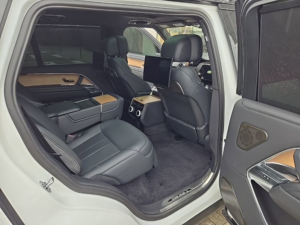 Used 2023 Land Rover Range Rover SV image 19