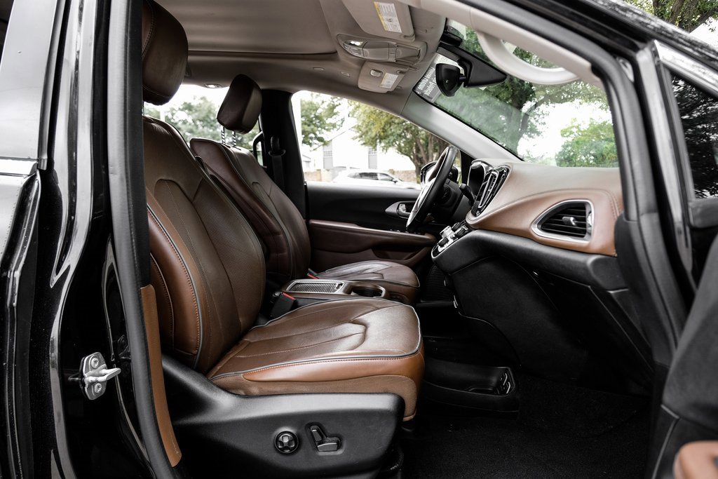 Used 2018 Chrysler Pacifica Limited image 50