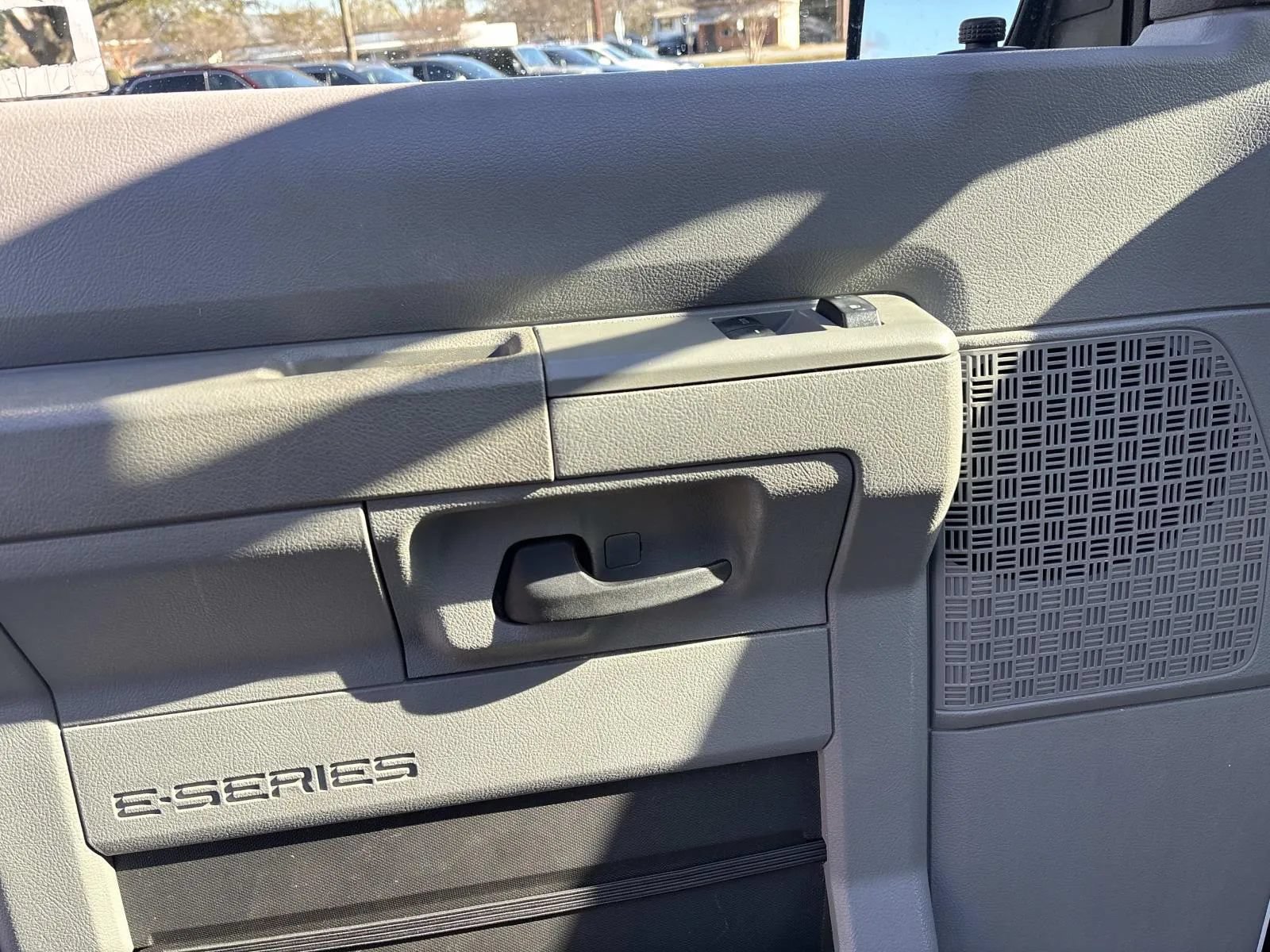 Used 2014 Ford E-350 and Econoline 350 XLT RWD image 11