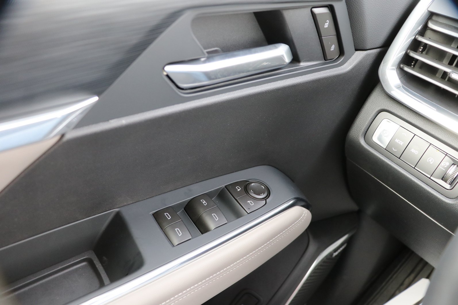 New 2026 GMC Acadia Elevation AWD/4WD image 11