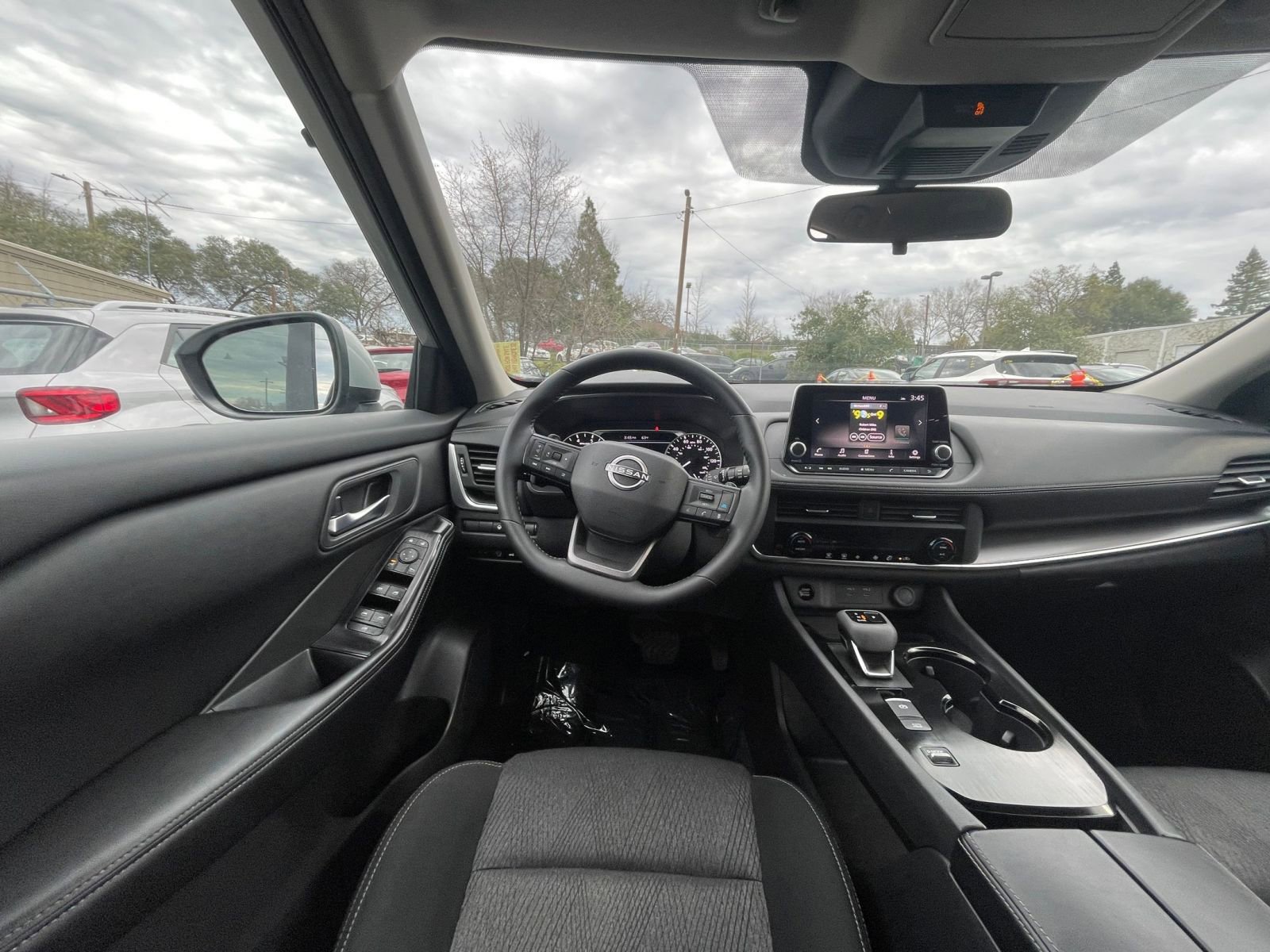 Used 2025 Nissan Rogue SV image 36