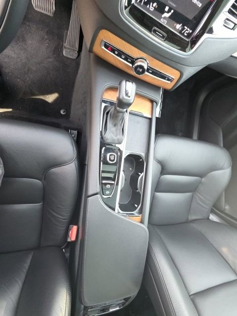 Used 2022 Volvo XC90 T6 Momentum w/ Advanced Package image 22