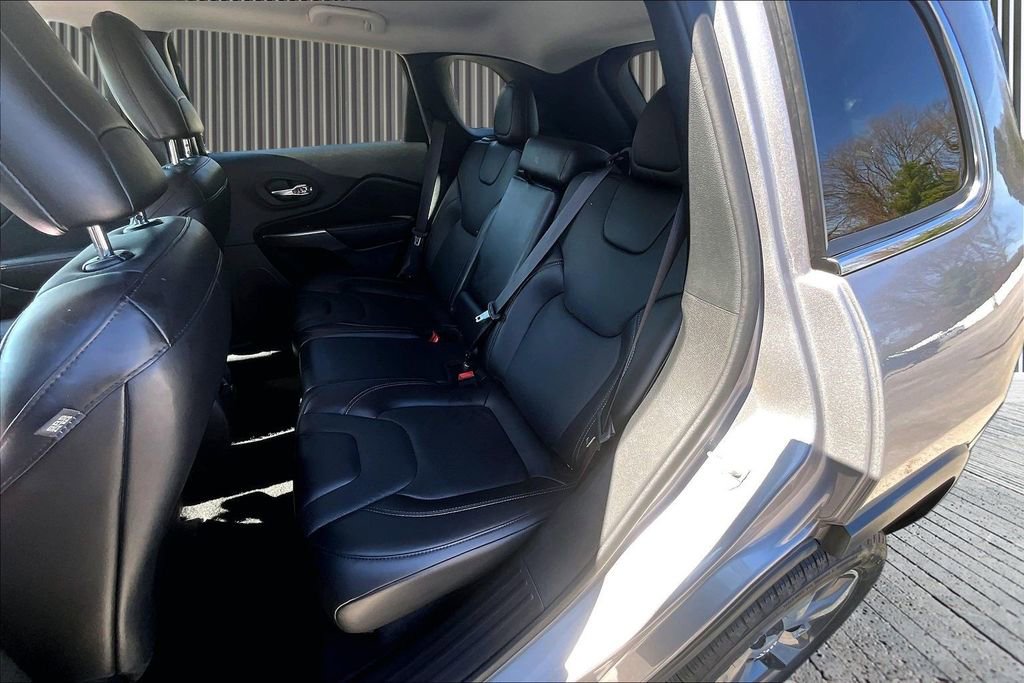 Used 2020 Jeep Cherokee Limited image 27