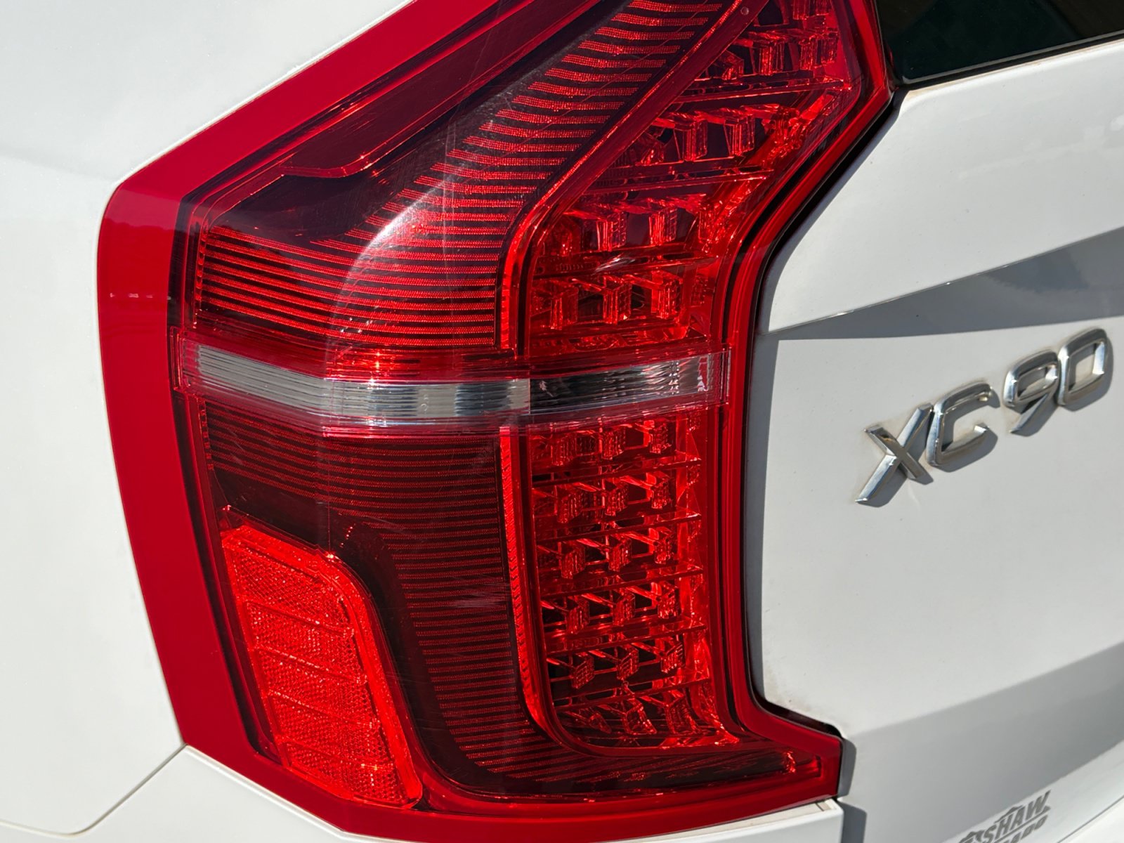 Used 2018 Volvo XC90 T6 Momentum w/ Momentum Plus Package AWD/4WD image 16