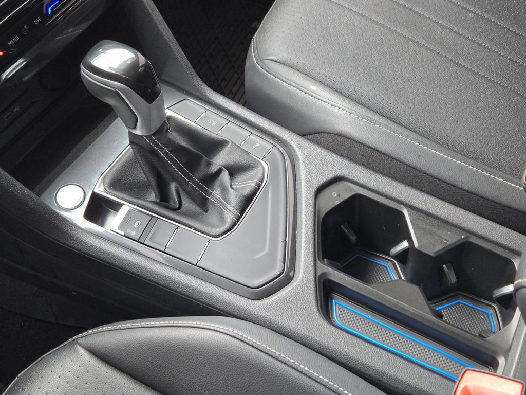 Used 2023 Volkswagen Tiguan SE R-Line image 15