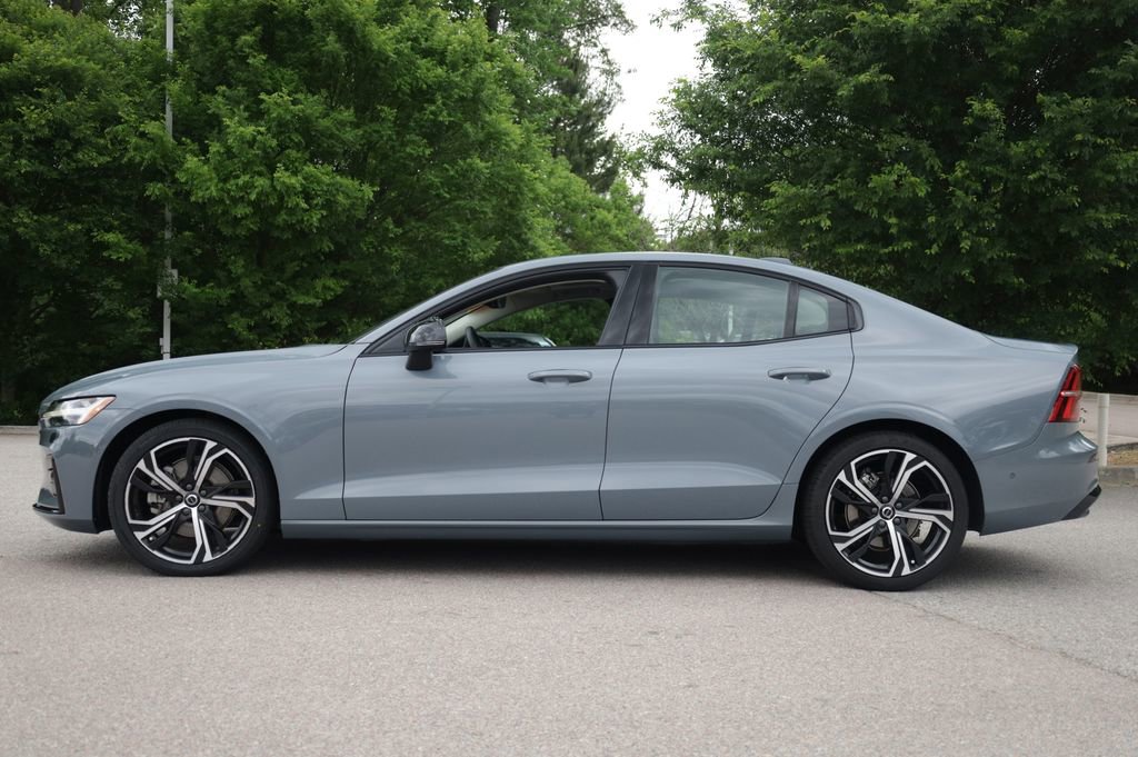 Used 2023 Volvo S60 B5 Plus w/ Climate Package FWD image 3