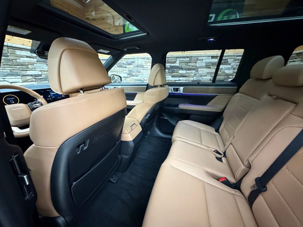 Certified 2025 Hyundai Santa Fe Limited image 28