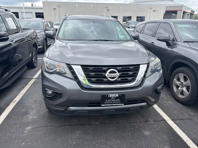 Used 2018 Nissan Pathfinder Platinum AWD/4WD image 2