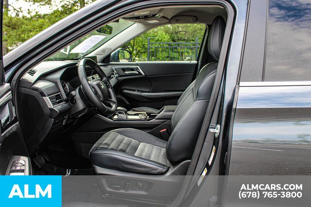 Used 2025 Mitsubishi Outlander SE FWD image 17