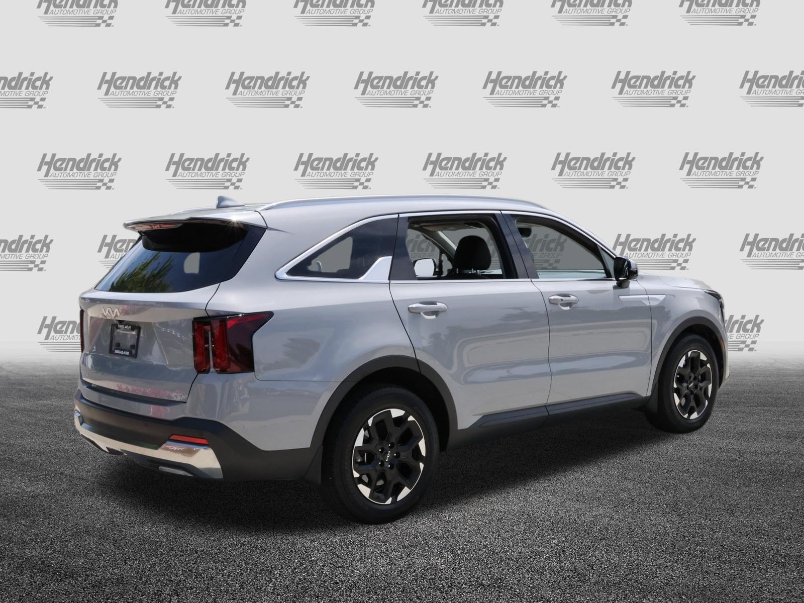Used 2025 Kia Sorento S w/ Panoramic Sunroof Package FWD image 9