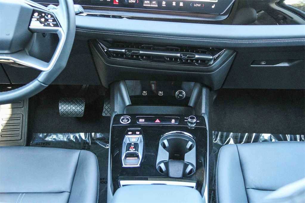 Used 2025 Audi Q6 e-tron Premium w/ Convenience Package image 14