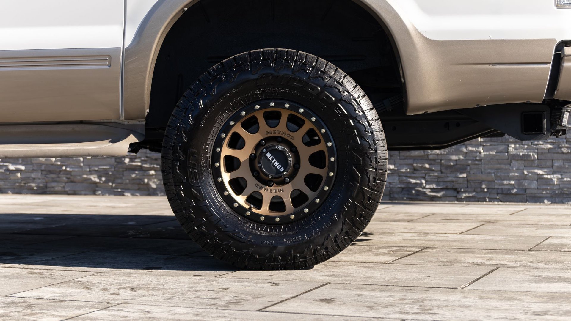 Used 2005 Ford Excursion Eddie Bauer image 17