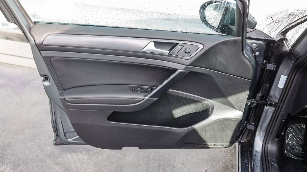 Used 2021 Volkswagen Golf 4-Door image 22