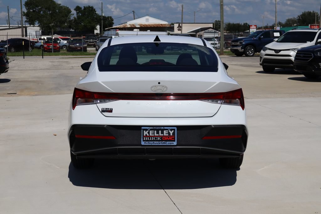 Used 2024 Hyundai Elantra SEL FWD image 8