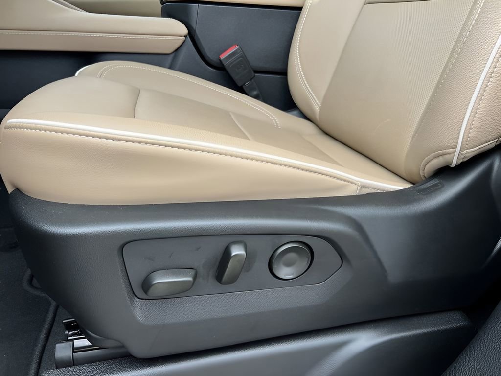 Used 2024 Chevrolet Suburban Premier image 16